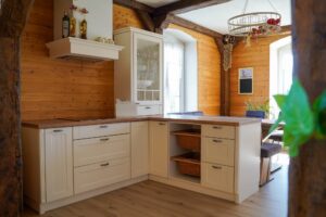 Traumküche Landhausküche L-Form Cremeweiss mit Holz