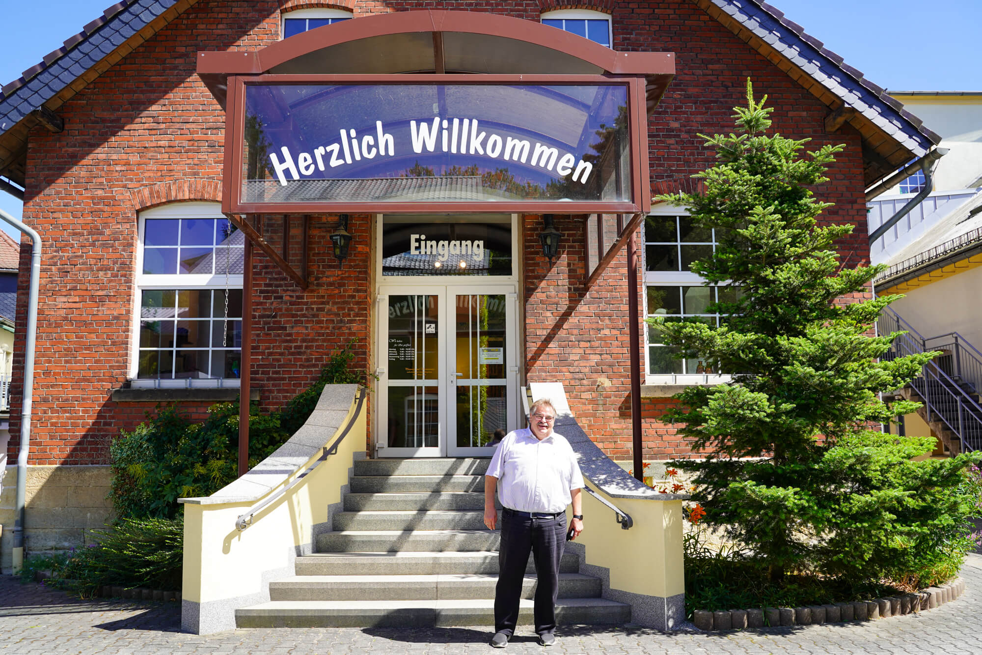 Möbelhaus-Ebersbach-Ingolf-Greif-Hintereingang