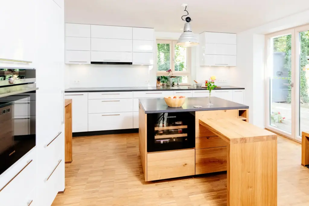 ratiomat moderne Inselküche Weiß
