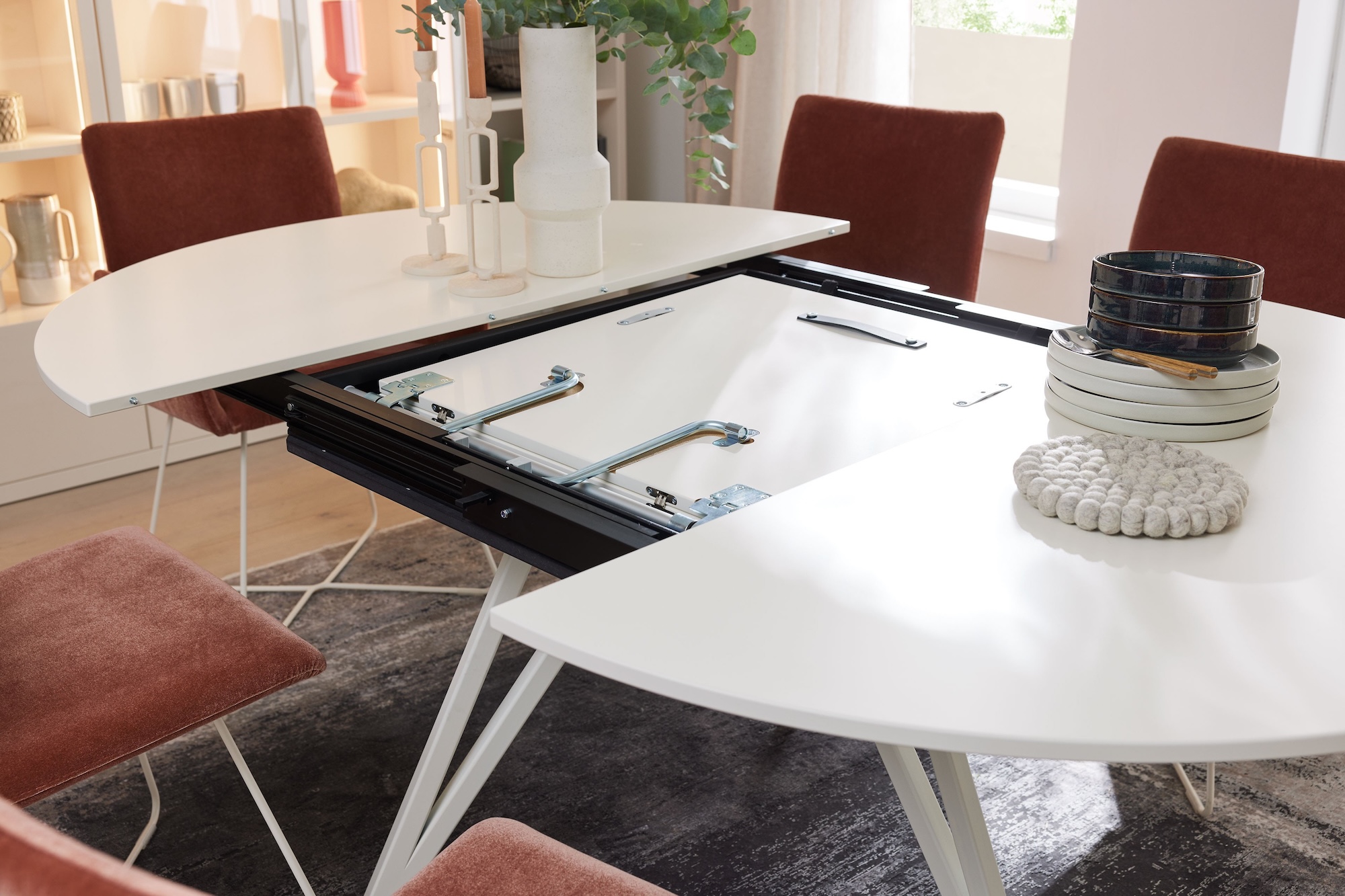 Rietberger-Moebelwerke-ausziehbarer-Esstisch-oval-weiss