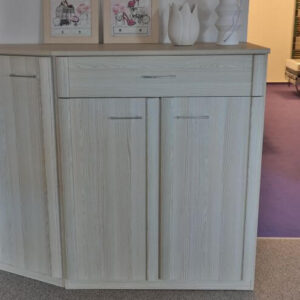 schrankkommode-edel-esche-frontansicht-geschlossen