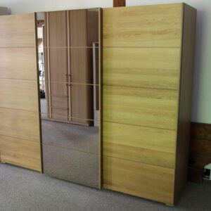 schwebetuerenschrank lido-eiche-seitenansicht-geschlossen