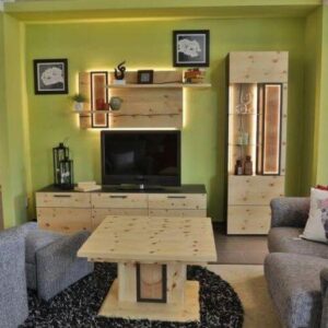 wohnwand zirbe-furnier-couchtisch-gesamtansicht