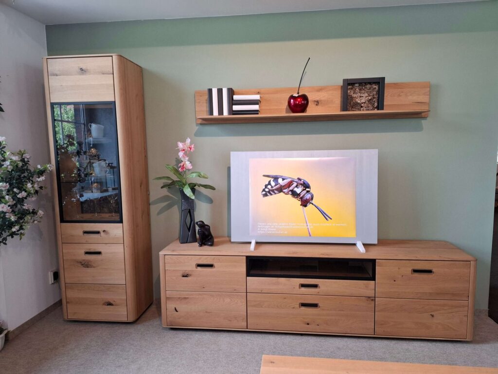 wohnwand empela-wildeiche-vitrine-tv-wandboard-gesamt