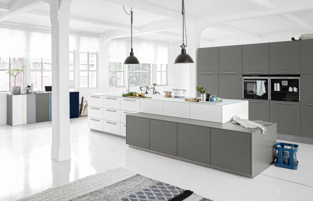 Nolte Moderne Küche mit Insel Arcticweiß softmatt