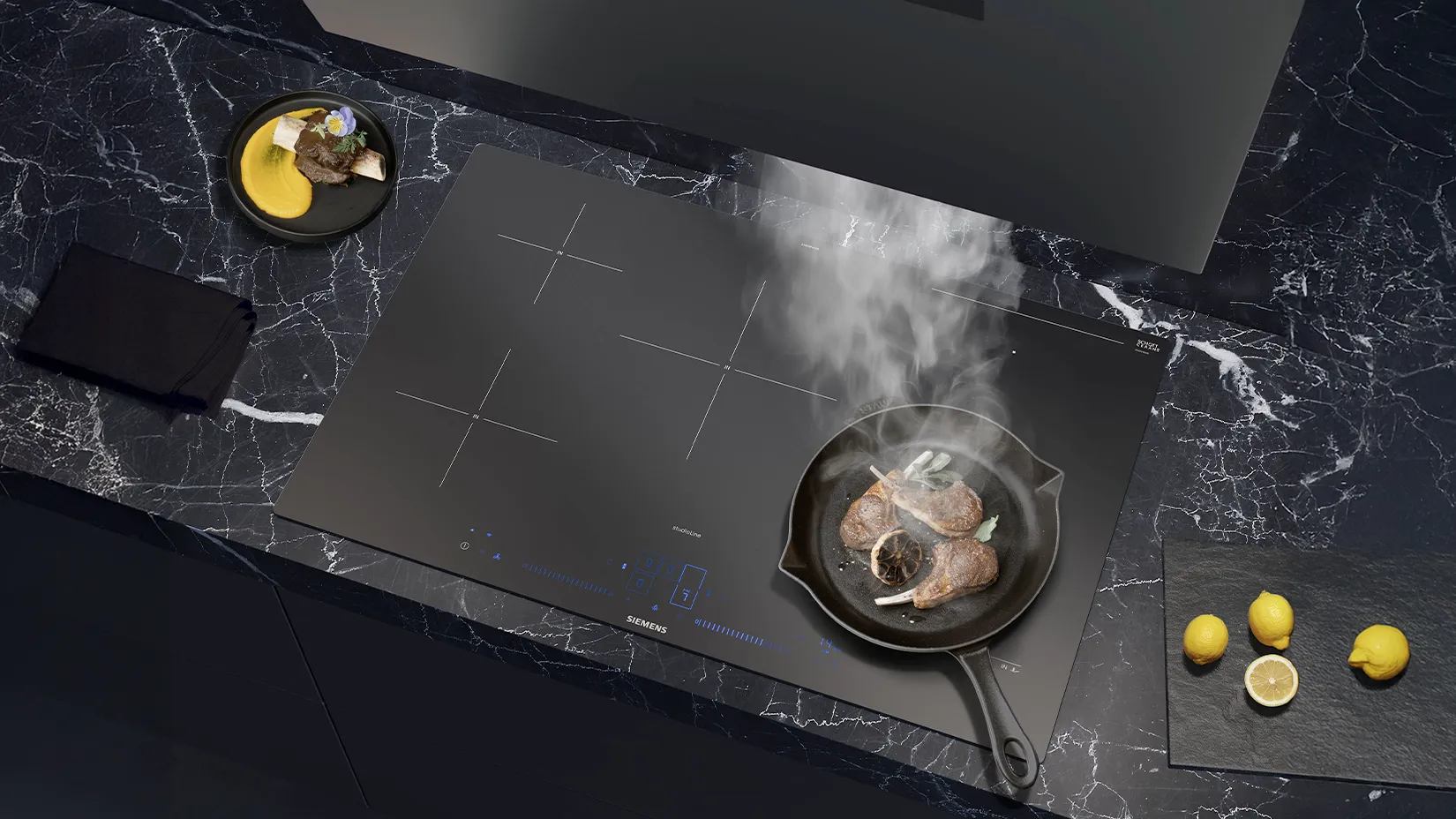 Siemens Induktionskochfeld der Matt Edition beim Braten